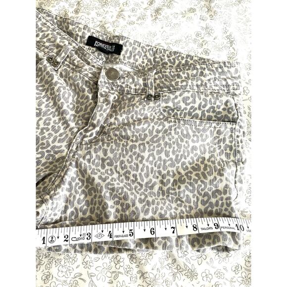 Forever 21 Leopard Print Denim Shorts Size 29 - Picture 4 of 5